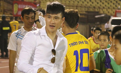 Bầu Đức, Công Vinh lại 'chơi bạo': Chưa trụ hạng, cứ ầm ĩ mơ sang!