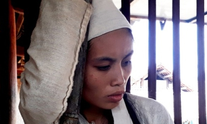 Nỗi đau tột cùng của người vợ mất chồng và con gái trong đêm sạt lở đất