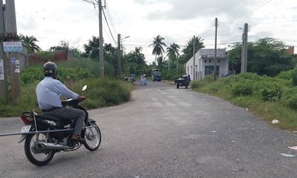 Mâu thuẫn nợ nần, bị chém trước cửa nhà cha vợ