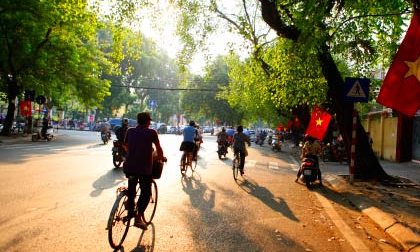 Cuối tuần, miền Bắc đón nắng thu, miền Nam lo mưa ngập