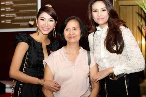 Hé lộ chân dung những bà mẹ ít khi khoe của dàn mỹ nhân Vbiz trong ngày 20/10 - Ảnh 19.