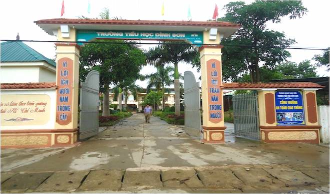 Vụ hiệu trưởng ở Nghệ An bị đấm: Phụ huynh uống rượu trước khi đến trường hành hung - Ảnh 1. Vụ hiệu trưởng ở Nghệ An bị đấm: Phụ huynh uống rượu trước khi đến trường hành hung - Ảnh 1.