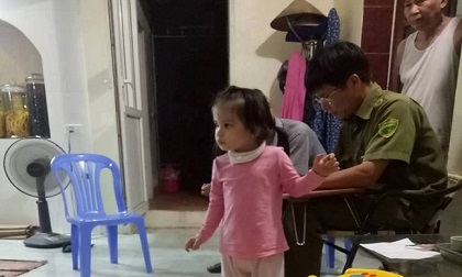 Bé gái 3 tuổi ở Hưng Yên bị bỏ lại trước cổng nhà dân