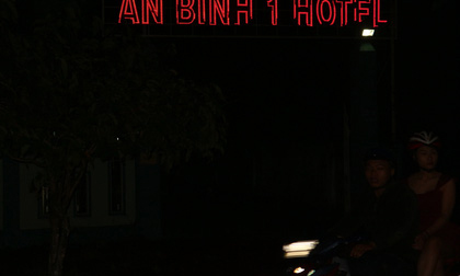 Nữ tiếp viên karaoke bị bạn trai bóp cổ đến chết