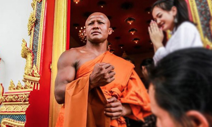 Vì sao 'Thánh Muay Thái' Buakaw bất ngờ xuống tóc đi tu?