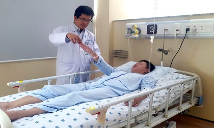 Ngủ dậy bỗng dưng lơ ngơ, liệt nửa người là dấu hiệu bệnh gì?