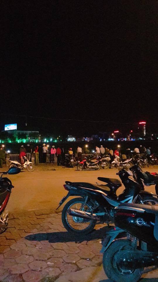 Lào Cai: Đôi nam nữ cãi nhau trên cầu, cô gái bất ngờ trèo qua lan can nhảy xuống sông - Ảnh 2.
