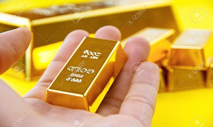 Giá vàng hôm nay 24/10: Rầm rộ bán tháo, xuyên ngưỡng nhạy cảm