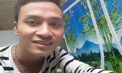 Sinh viên nghèo chạy xe ôm, trả lại khách 320 triệu: 'Em không tham vì nghĩ tới anh trai mình'