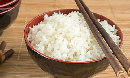 Nếu còn những sai lầm này khi ăn cơm, bạn sẽ rước bệnh vào thân