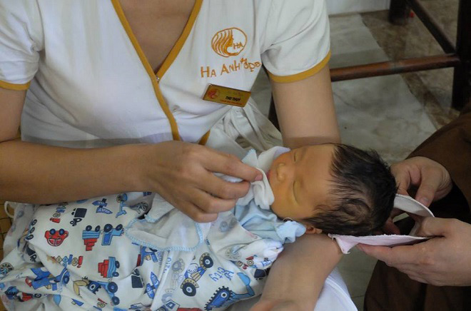 Tiếng khóc phát ra sau lưng tượng Phật và cái kết không ngờ - 2