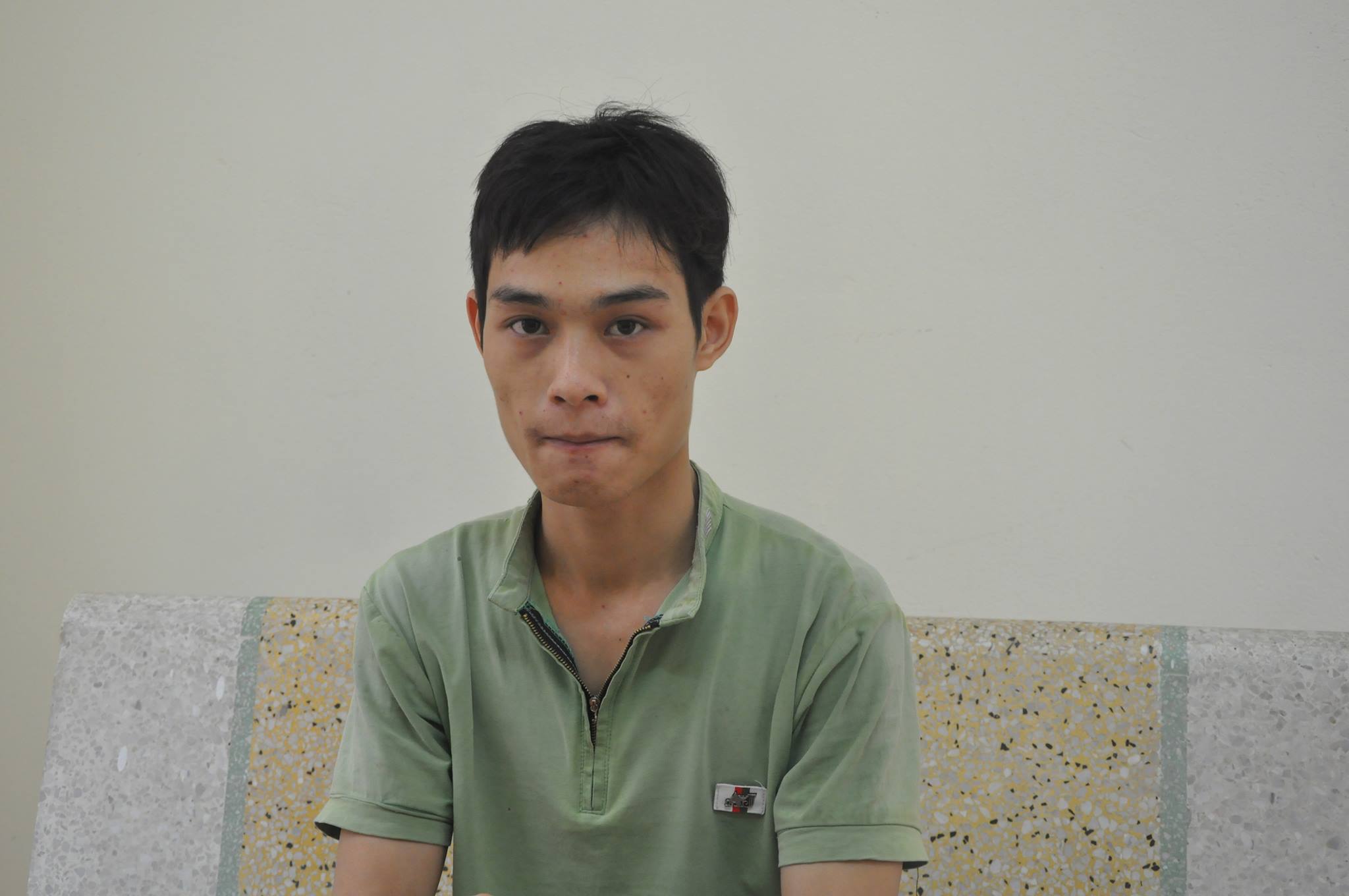 Thấy tin nhắn yêu đương của vợ trên Facebook, chồng đâm vợ tử vong - 1