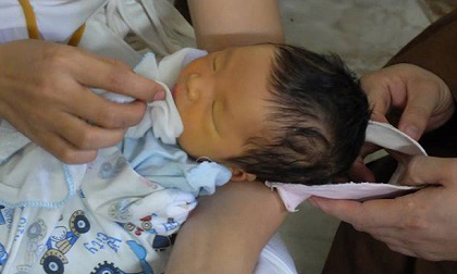Tiếng khóc phát ra sau lưng tượng Phật và cái kết không ngờ