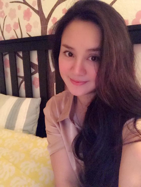 
Nữ ca sĩ thường xuyên chụp hình tại căn nhà ở Mỹ
