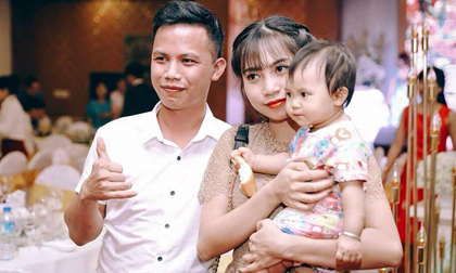 “Lấy chồng được cả nhà chồng”, nàng dâu khoe bố chồng cặm cụi khâu màn cho con khi chăm cháu ngủ