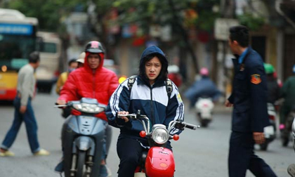 Tin mới về áp thấp ngày 30/10: Biển Đông xuất hiện vòi rồng, gió giật mạnh cấp 8