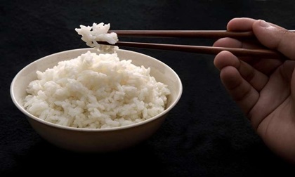 Choáng với đồng nghiệp nữ ngày ngày ăn cơm chan nước lọc, tích tiền mua chung cư cao cấp
