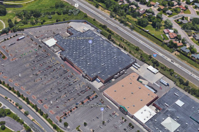 Nóng: Xả súng bên trong siêu thị Walmart (Mỹ), ít nhất 2 người thiệt mạng, nhiều người bị thương - Ảnh 1.