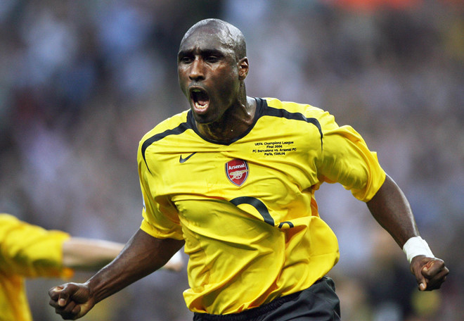 Huyen thoai Sol Campbell cua Arsenal sang Viet Nam hinh anh 2