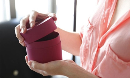Sự thật ẩn giấu sau chai nước hoa chồng mua tặng làm tôi rơi nước mắt