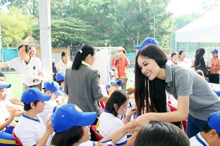 nang hau dang quang 10 nam van hot va chuyen bi 
