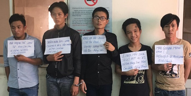 Bat trum doi no thue o Sai Gon, phat hien 26 khau sung va 200 vien dan hinh anh 3
