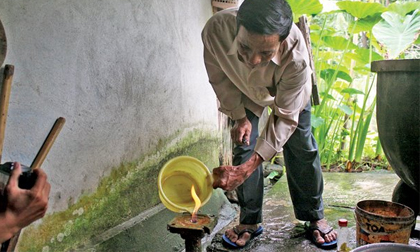 Kỳ bí “giếng lửa” 10 năm càng đổ nước càng... bốc cháy