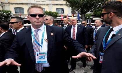 Ông Trump được bảo vệ 'tầng tầng lớp lớp' thế nào khi ở nước ngoài?