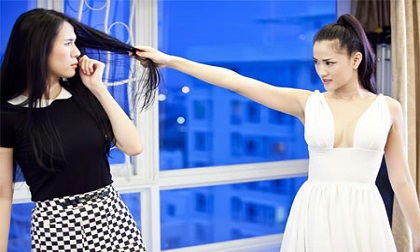 Hùng hổ gửi con đi đánh ghen, tôi ngã quỵ khi thấy mặt nhân tình của chồng