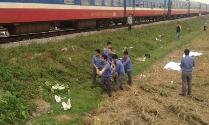 3 người văng xuống ruộng tử vong sau khi băng qua đường sắt