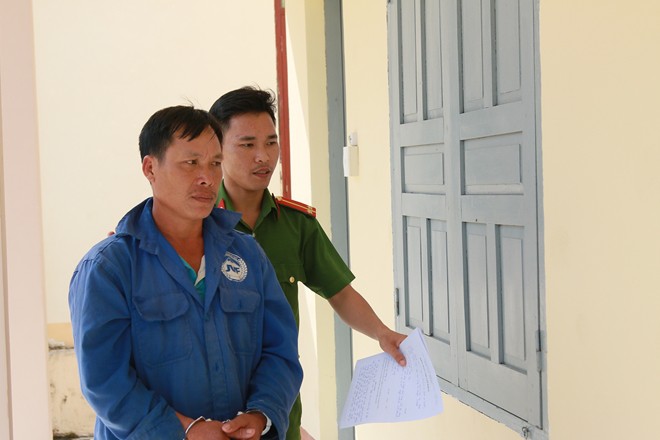Vụ giết người rồi giấu xác xuống cống: Vợ hung thủ giúp chồng khiêng xác đi phi tang - Ảnh 1. Vụ giết người rồi giấu xác xuống cống: Vợ hung thủ giúp chồng khiêng xác đi phi tang - Ảnh 1.