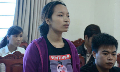 Mẹ bé tử vong sau tiêm kháng sinh: 'Con khó thở, tôi bế sang phòng bác sĩ còn bị mắng'