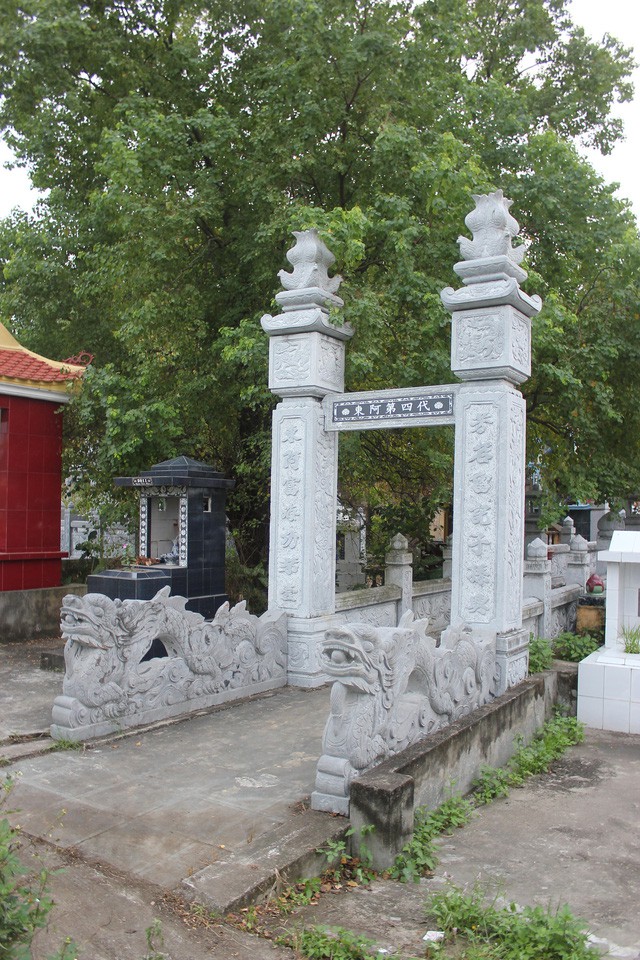 Kẻ đào trộm mộ lấy tro cốt để... tống tiền nổi tiếng đào hoa, nhiều vợ hờ - Ảnh 1.