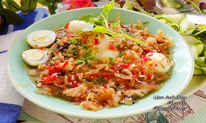 Bánh đúc thịt nóng bỏng lưỡi ngày gió mùa
