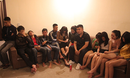 11 thanh niên vào nhà nghỉ mở tiệc ma túy chia tay bạn