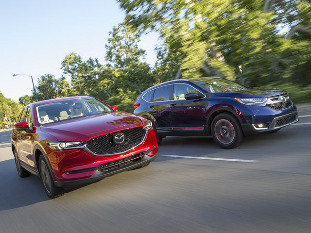 Honda CR-V 2017 & Mazda CX-5 2017: Xe nào tốt hơn? - 2