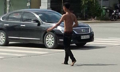 Bình Dương: Thanh niên nghi ngáo đá cầm dao tự rạch bụng giữa đường phố