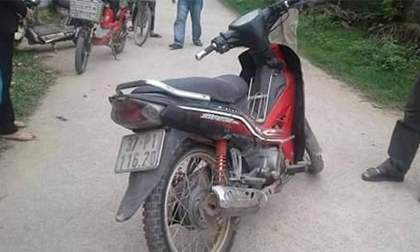 2 'cẩu tặc' dùng kiếm chém người rồi cướp luôn cả xe máy