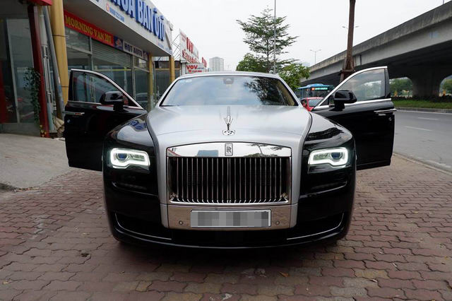 Rao bán xe siêu sang giá 24 tỷ đồng trên vỉa hè - 2