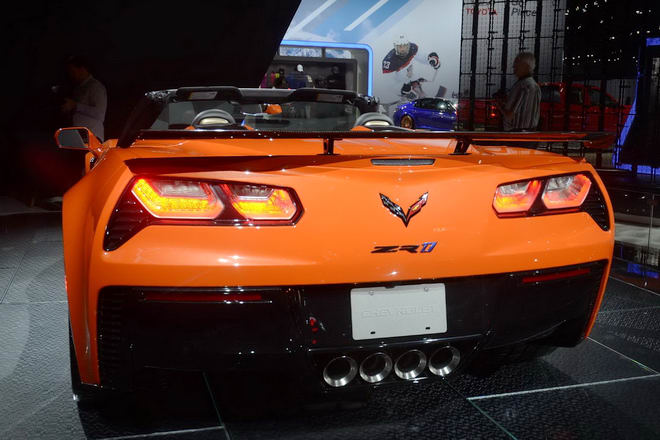 Siêu xe Chevrolet Corvette ZR1 mui trần giá từ 2,8 tỷ đồng - 4
