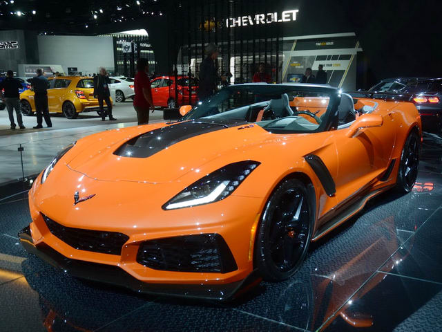 Siêu xe Chevrolet Corvette ZR1 mui trần giá từ 2,8 tỷ đồng - 1
