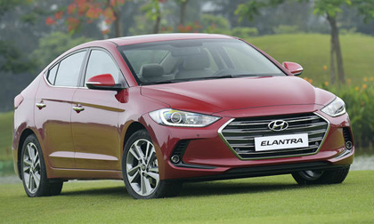 Hyundai Elantra giảm giá xuống còn 549 triệu đồng