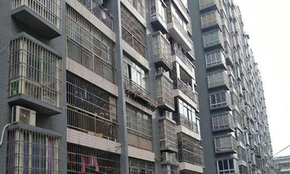 Cả giận mất khôn, mẹ ném con 7 tháng tuổi xuống đất tử vong chỉ vì cãi nhau với chồng