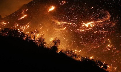 Mỹ: Cháy lớn tương đương diện tích 37.000 sân bóng đá khiến California như rơi vào ngày tận thế