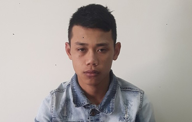 Khoi to nghi pham no sung ban chet nam sinh truoc cong truong hinh anh 1