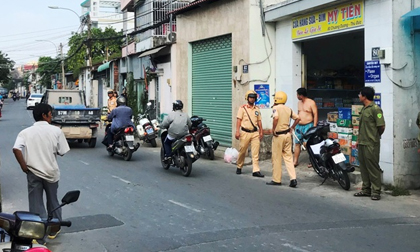 2 vợ chồng cùng con trai tử vong trong căn nhà ở Sài Gòn