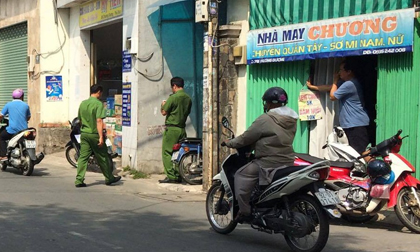Vụ 3 người trong gia đình tử vong ở Sài Gòn: Vợ và con trai miệng sùi bọt mép, nghi uống thuốc độc
