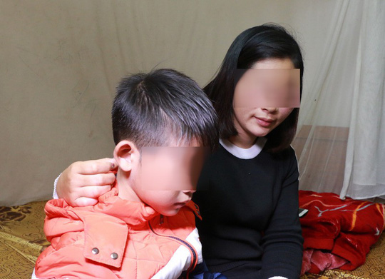 Chủ tịch HN yêu cầu điều tra vụ bé trai nghi bị bố đánh dã man - 1
