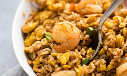 Cơm rang xì dầu thơm ngon, nóng hổi cho bữa sáng