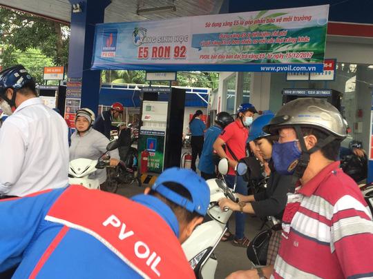 hang tram cay xang o tp hcm da ngung ban xang a92 - 1